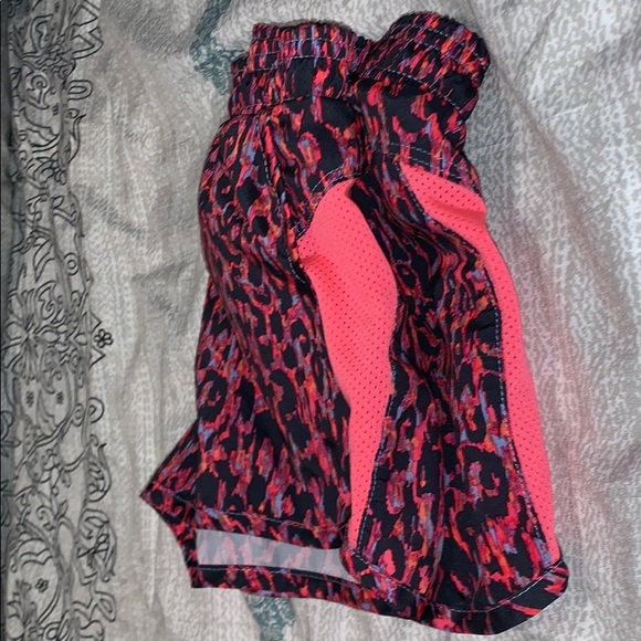 I’m selling athletic shorts from old navy active - Picture 3 of 3